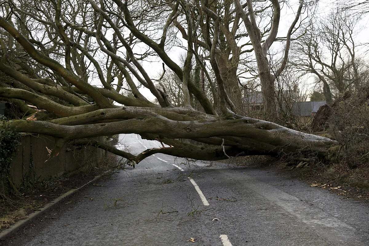 Un millón de hogares sin electricidad en Irlanda y Escocia por la tormenta Eowyn