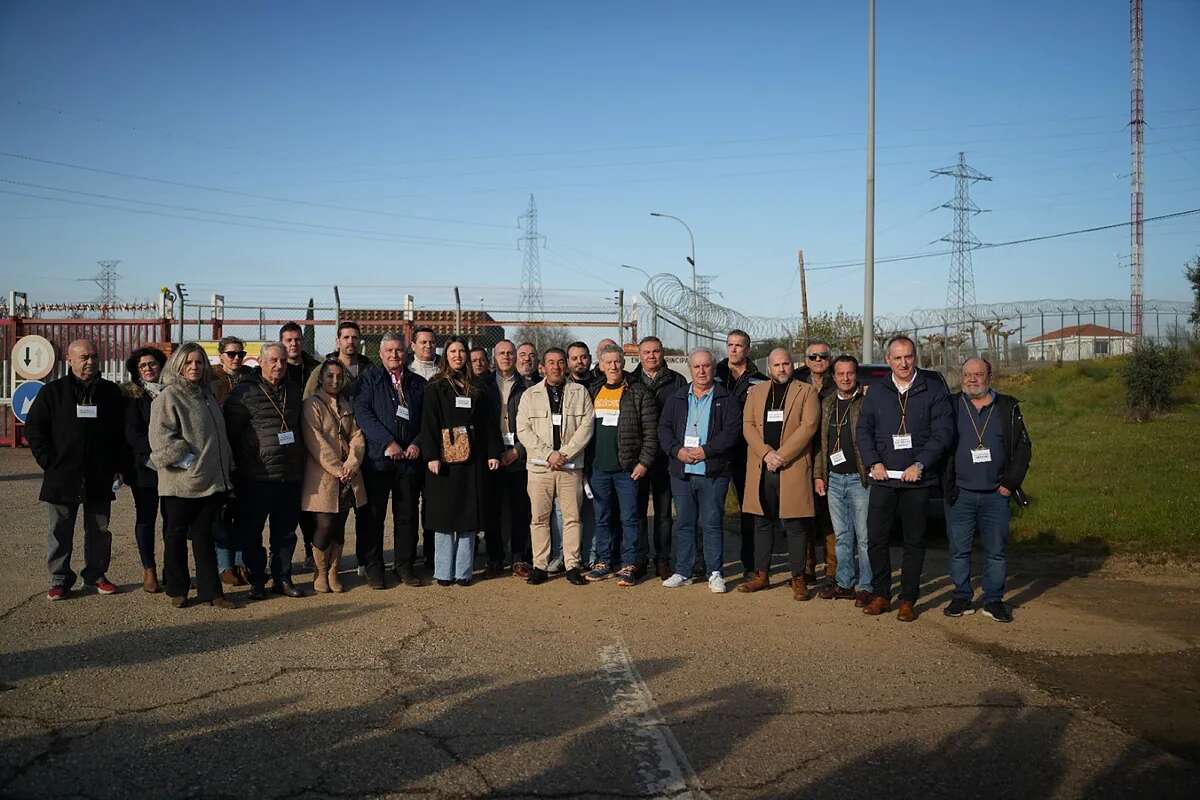 Los alcaldes de la comarca de Almaraz se manifiestan para pedir la continuidad de la central nuclear: 