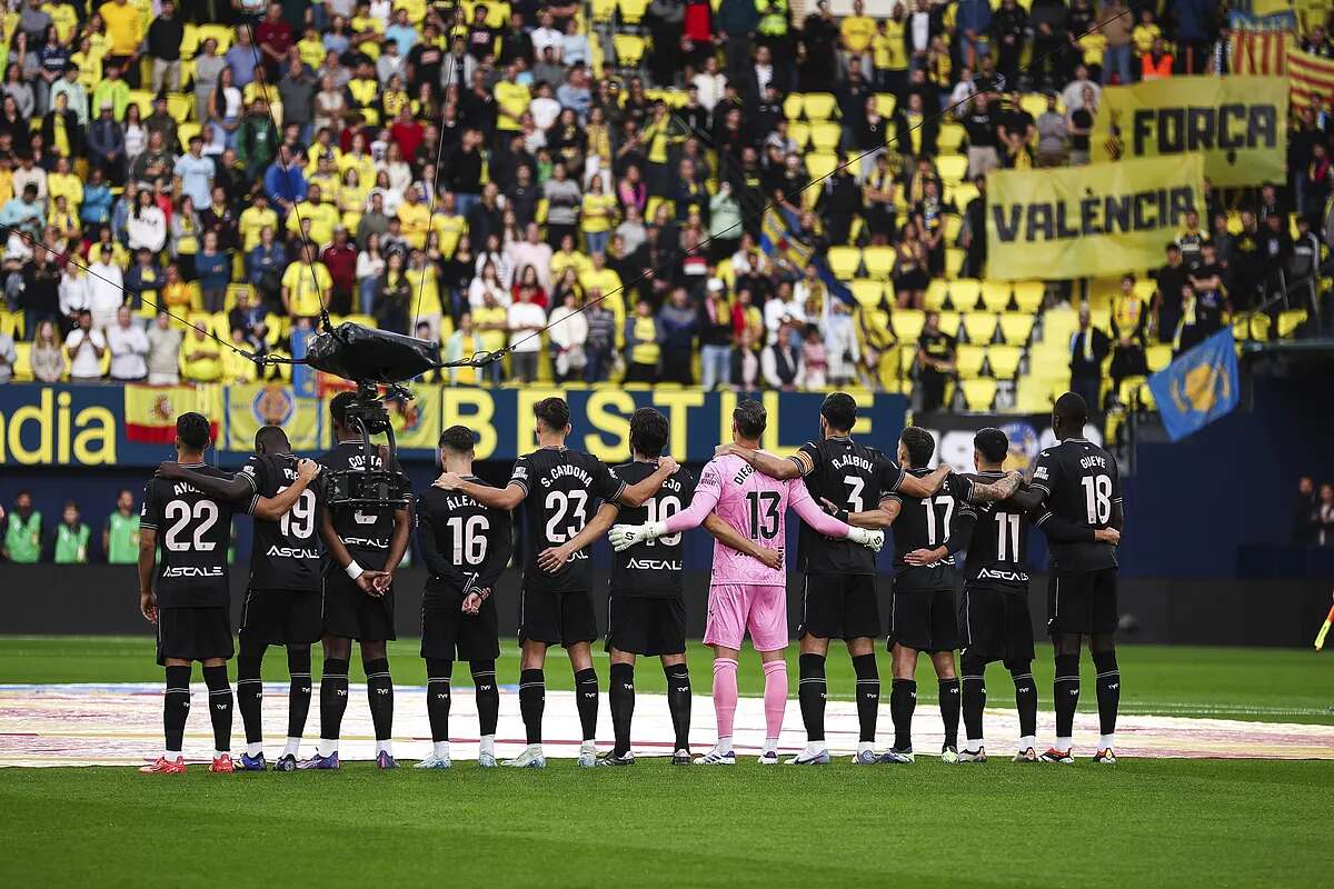 El Villarreal, de negro en honor a los damnificados por la riada, vence 3-0