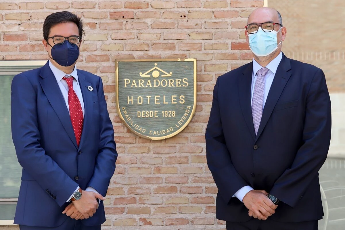 Telefónica instalará fibra óptica en toda la red de Paradores en julio