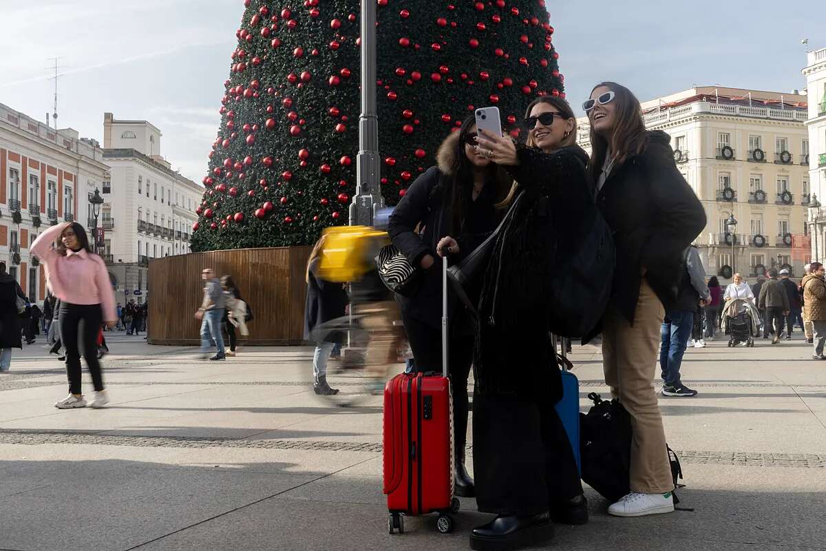 Arranca el polémico registro de viajeros diseñado por Interior al que se opone el sector turístico: qué datos te van a pedir desde el lunes