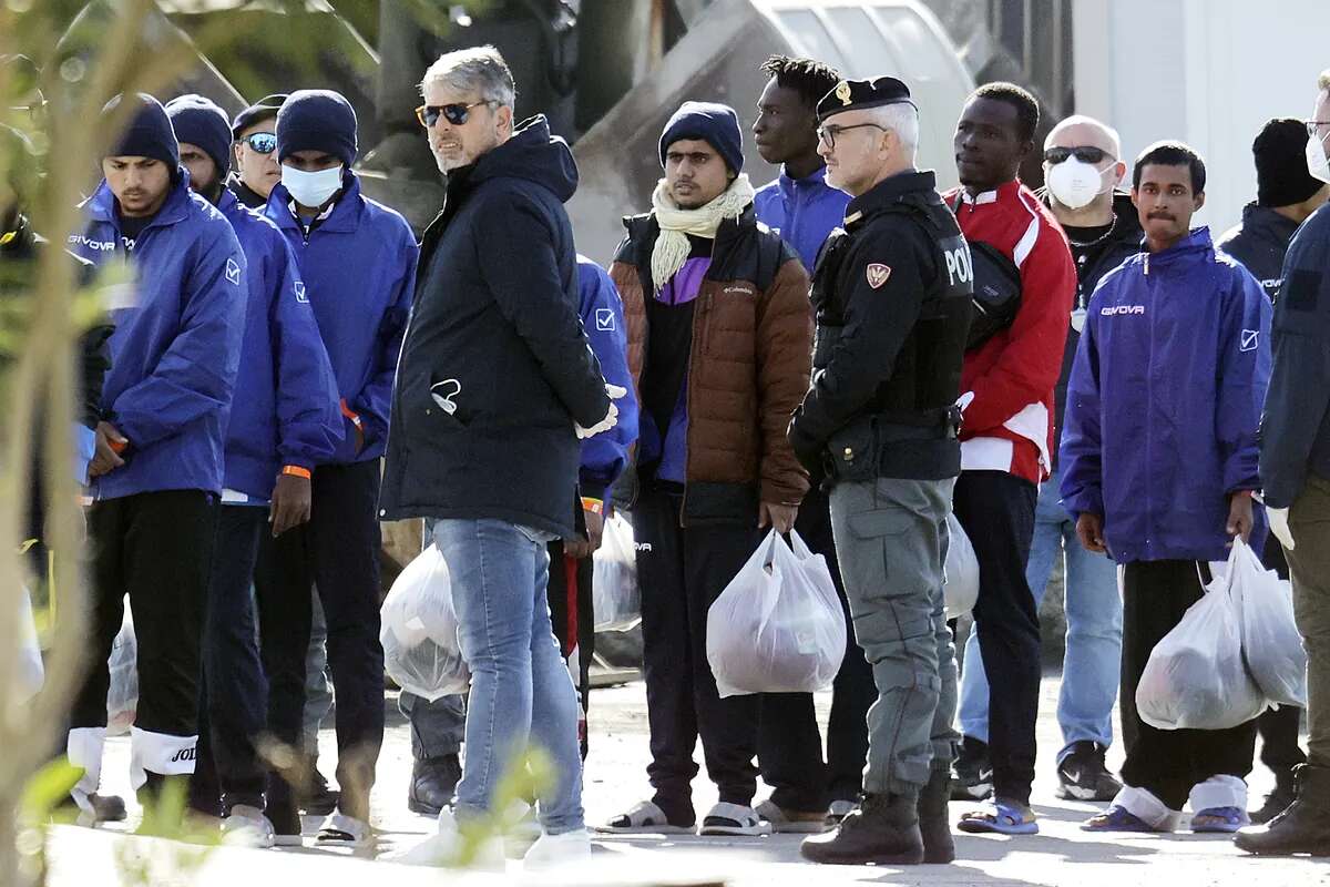 Italia hace regresar a los 43 migrantes que planeaba procesar en Albania tras tumbar la Justicia el tercer intento de impedir su entrada