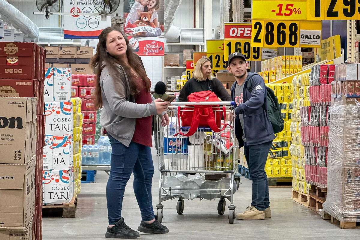 Los precios en Argentina ya pueden ser exhibidos en pesos, dólares, euros o la moneda que se elija