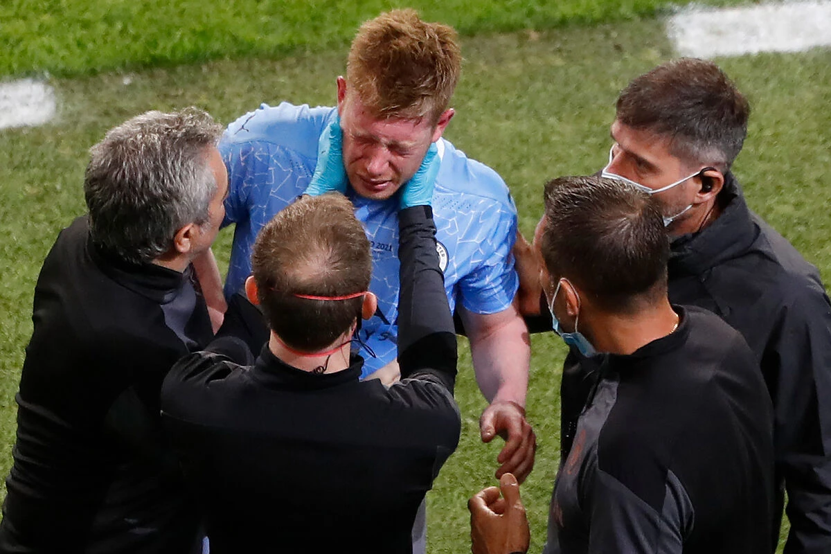 De Bruyne se retira de la final conmocionado y llorando tras un golpe con Rudiger