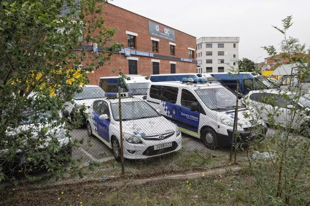 La falta de dinero deja a policas de Badalona sin parte de su flota de vehculos para patrullar
