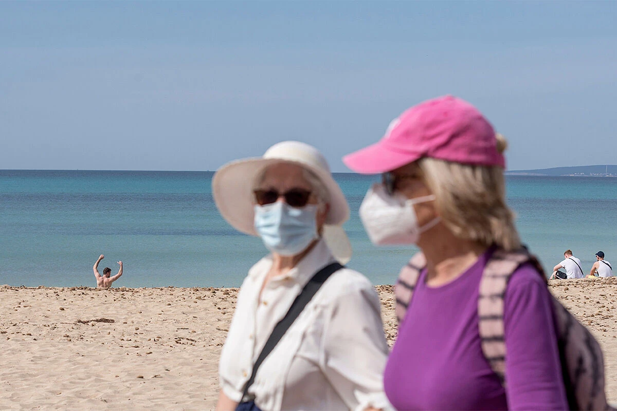 Mascarillas, así debe ser la norma jurídica 'exprés' para relajar su uso en verano