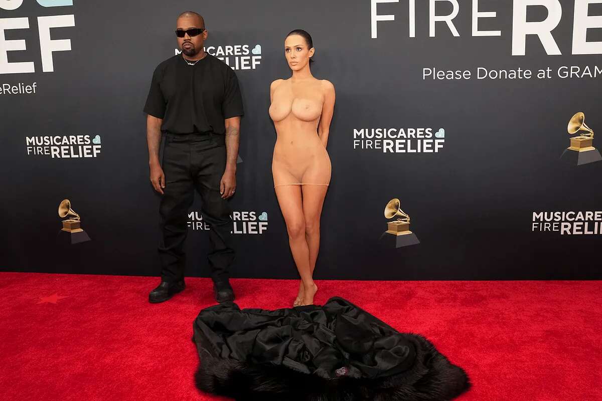 Kanye West empujó a Bianca Censori a posar desnuda en los Grammy: 