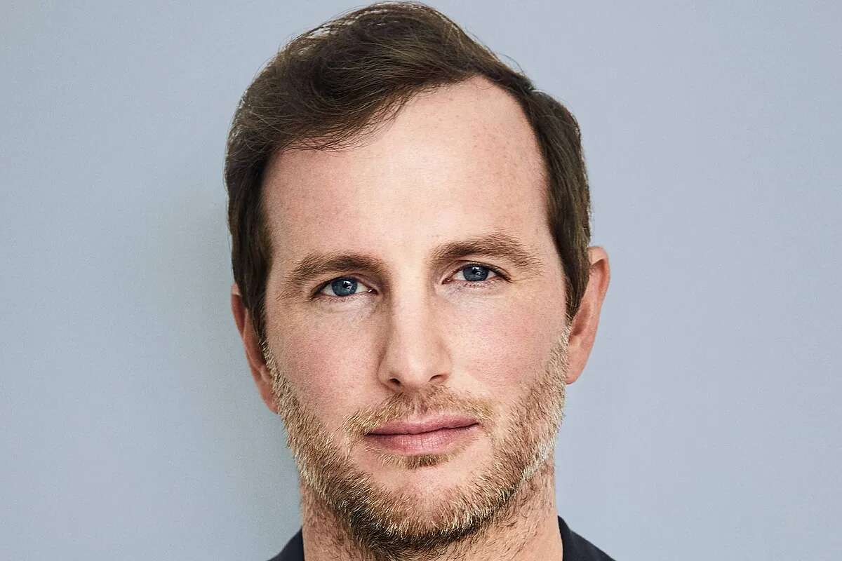 El multimillonario cofundador de Airbnb, Joe Gebbia, se unirá al Departamento de Eficiencia Gubernamental de Elon Musk