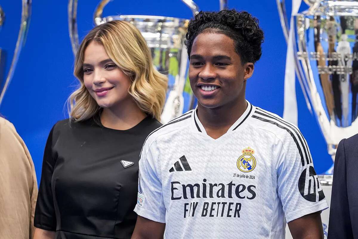 Endrick, jugador del Real Madrid, anuncia que se casa con su novia, Gabriely Miranda: 