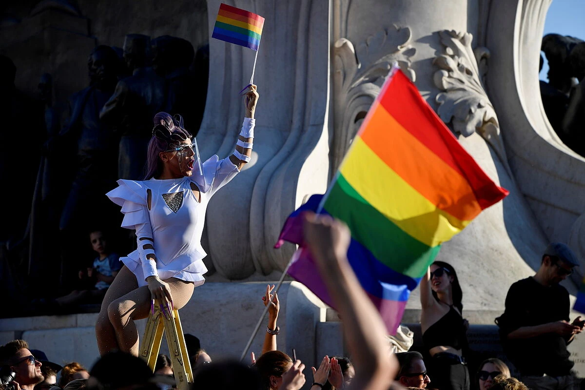 El Parlamento húngaro prohíbe hablar de homosexualidad en las escuelas