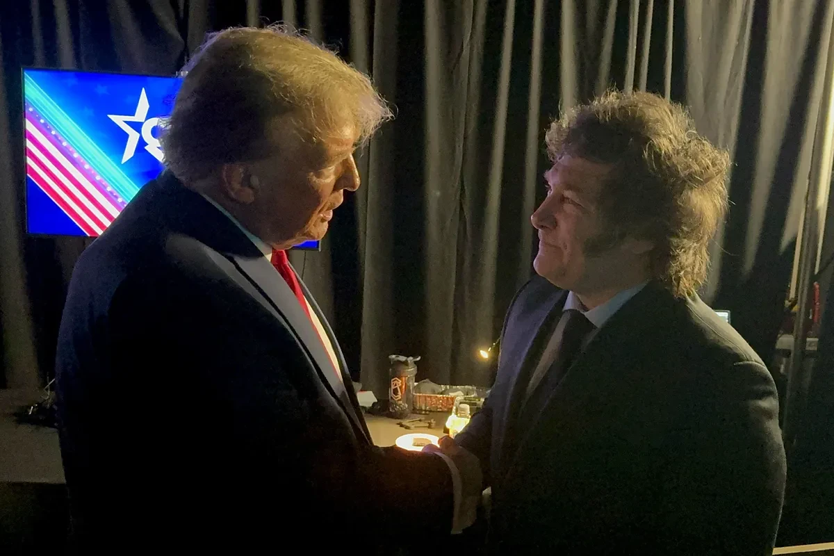Emocionado abrazo de Milei con Trump: 