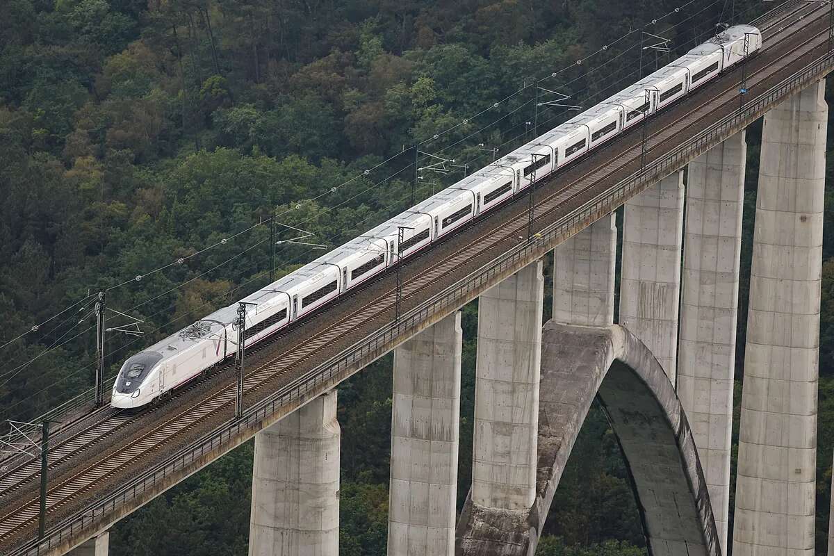 Talgo se desploma casi un 9% y pierde 50 millones en bolsa tras el veto del Gobierno a la OPA de Magyar Vagon