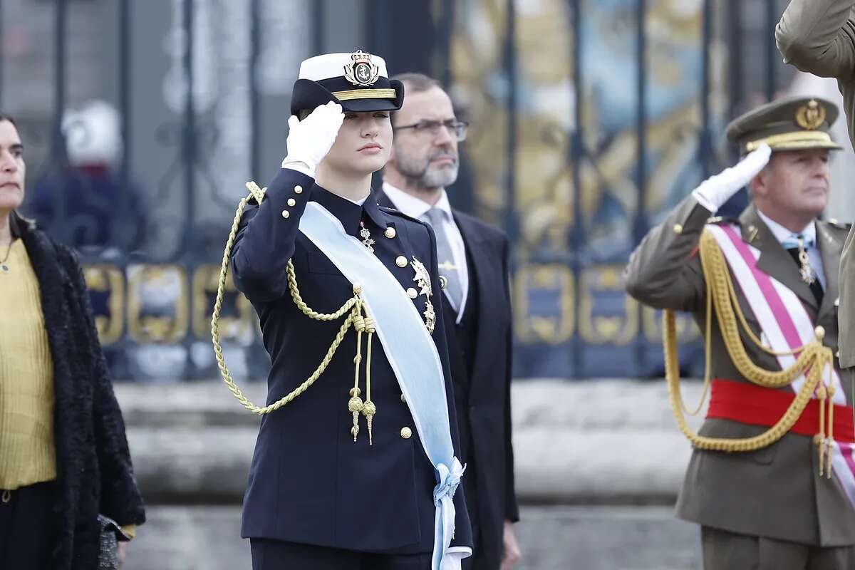 El Rey alienta a Leonor antes de embarcarse en Elcano y recuerda, frente el revisionismo, la 