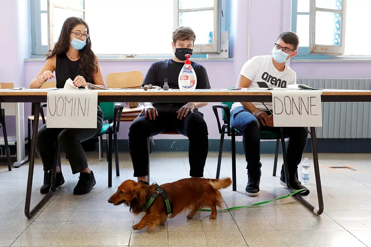 Italia vota en plena segunda ola del virus
