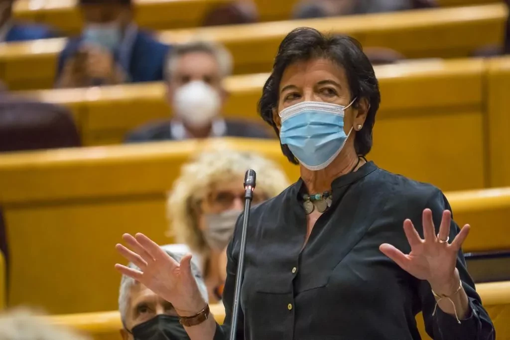 PSOE y ERC aprueban que el castellano deje de ser lengua oficial del Estado y vehicular en la educacin