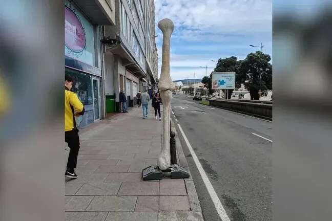 El Ayuntamiento de A Coruña retira una escultura que apareció en el lugar donde asesinaron a Samuel Luiz