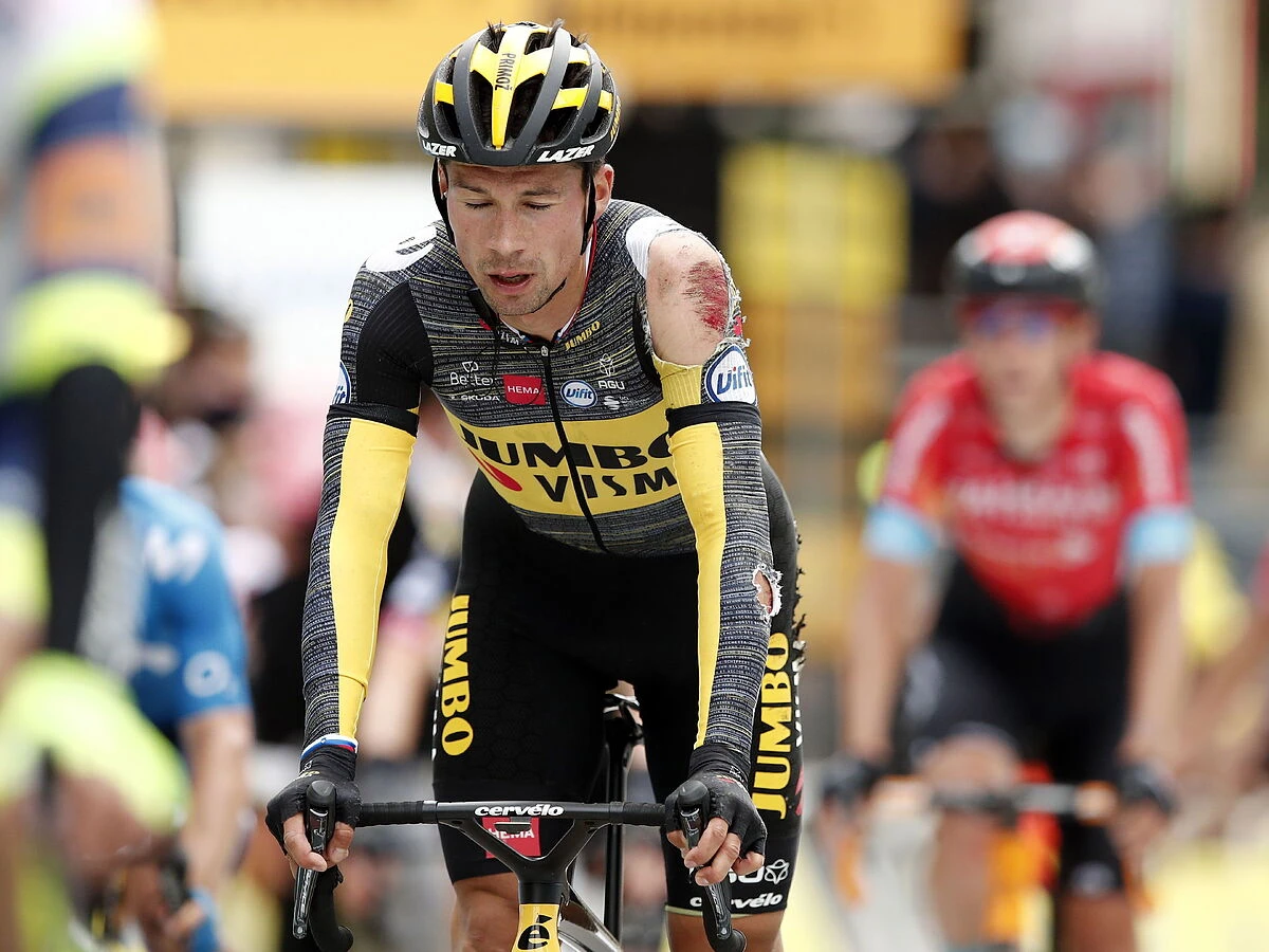 Roglic también queda atrapado en otro final caótico