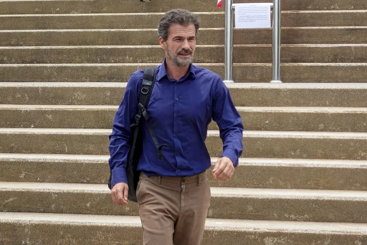 Rodolfo Sancho visita a su hijo en la prisión de Samui dos días antes de conocerse la sentencia de su juicio por asesinato