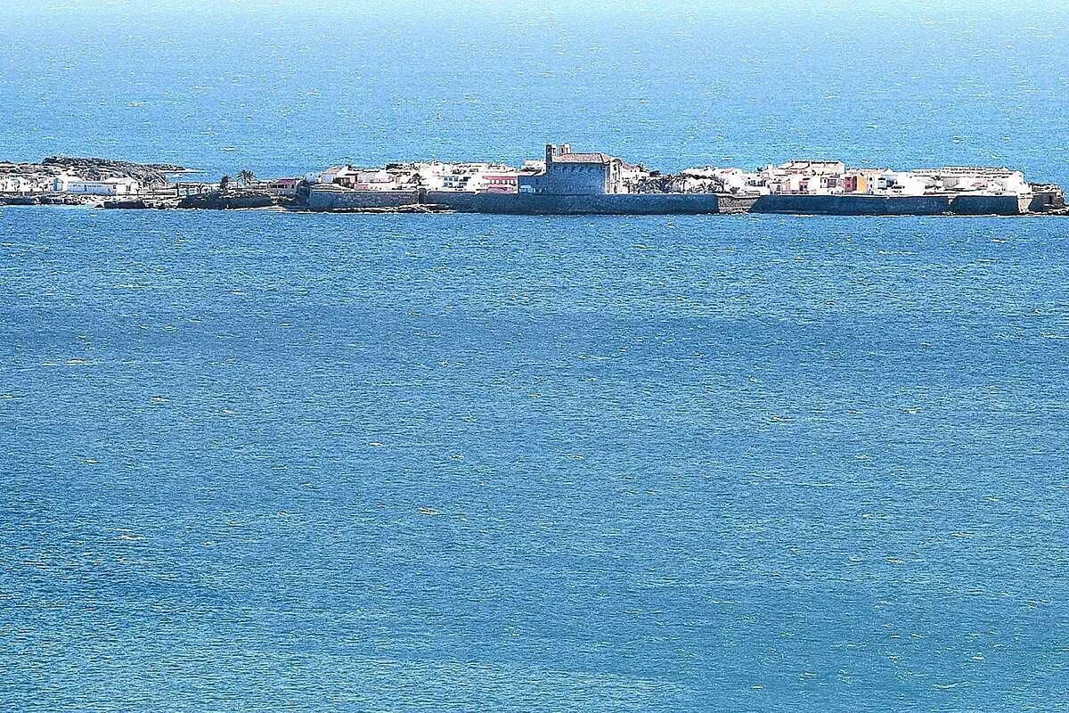 Unos pescadores encuentran un torpedo a la deriva cerca de la isla de Tabarca