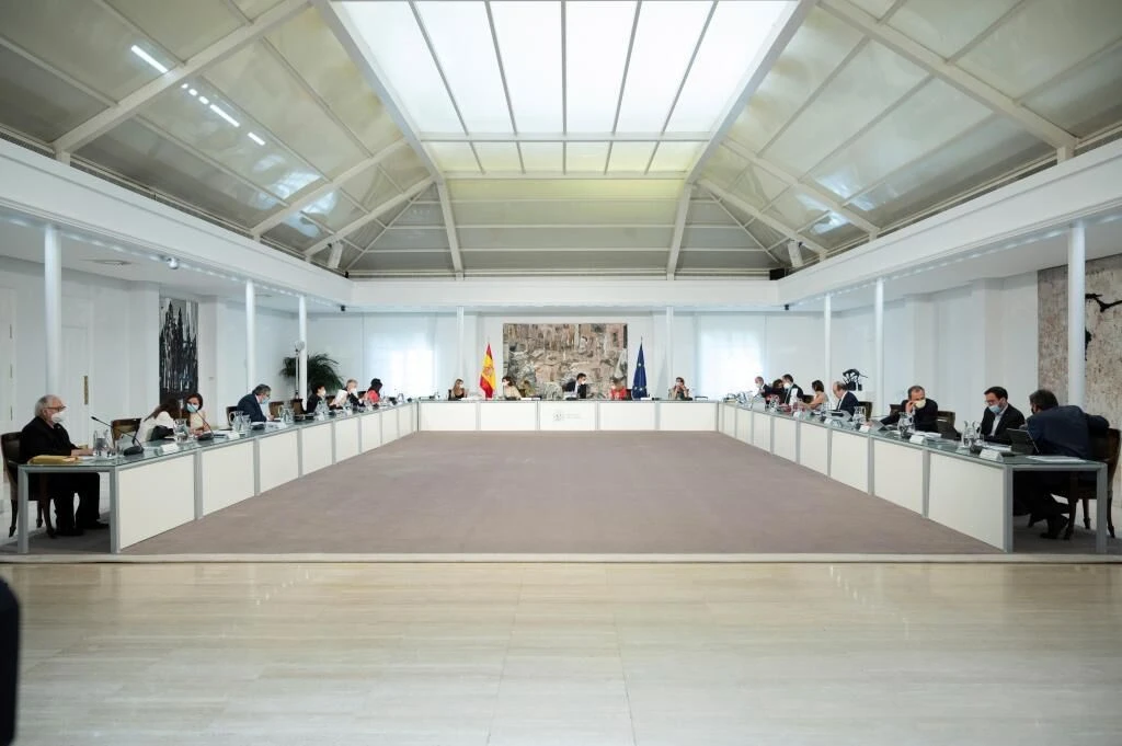 Inadmisible despilfarro del Gobierno 'a dedo'