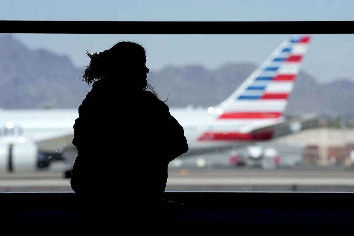 American Airlines suspende todos sus vuelos debido a 