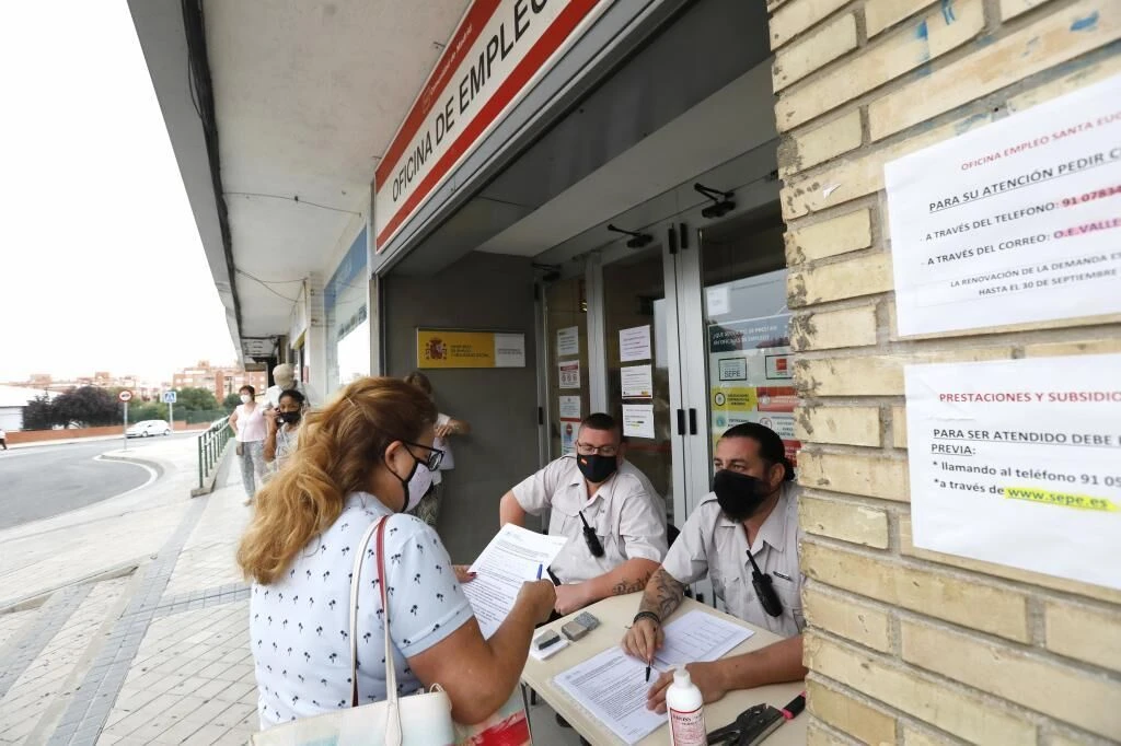 El SEPE pasa página a su colapso por el Covid y empieza a prescindir de 1.500 interinos
