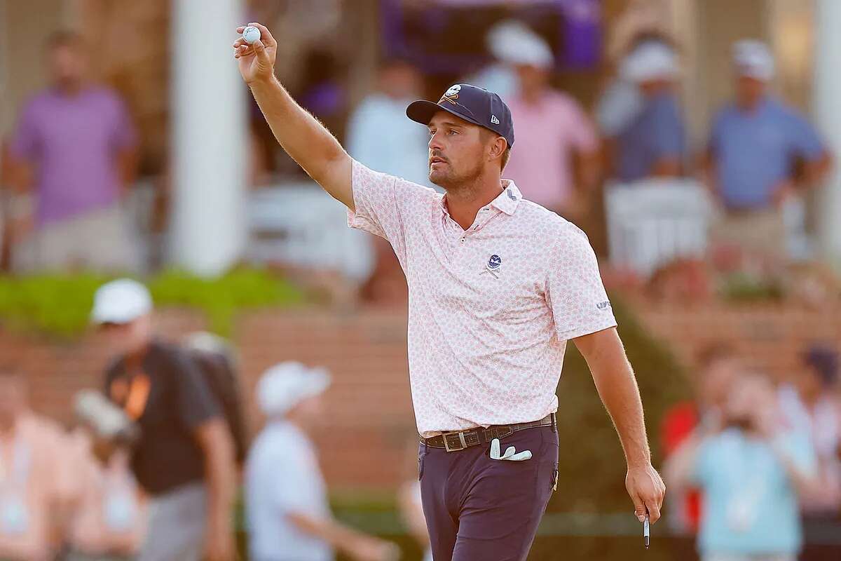 Bryson DeChambeau sobrevive a la dureza y saldrá como líder con tres golpes de ventaja en un buen día del golf español