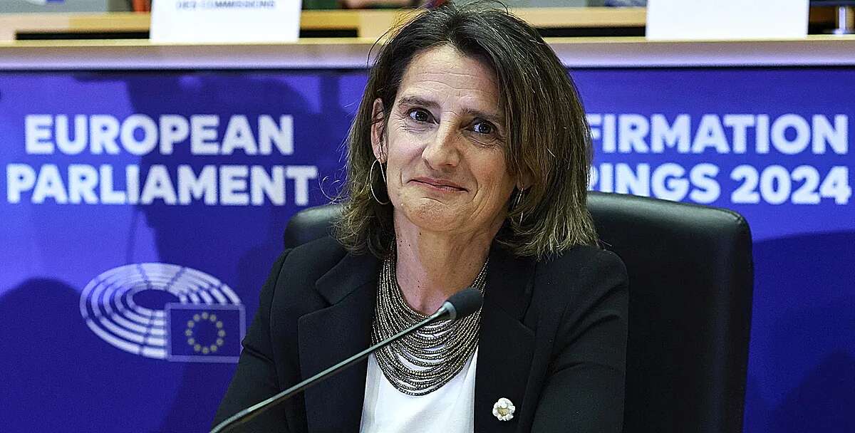 El último trance de la comisaria Ribera: asediada por el PP en Madrid antes de ser avalada en Europa con la extrema derecha