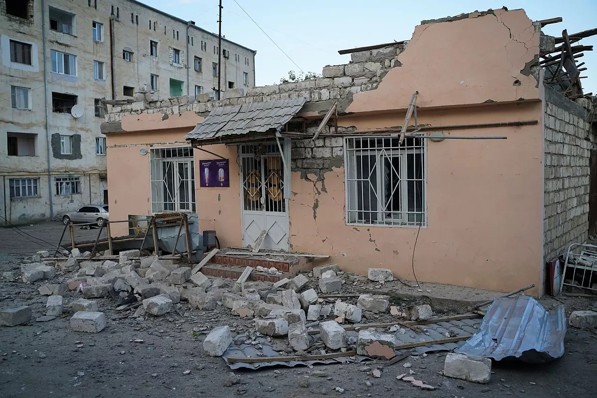 Visita a la lnea del frente de Nagorno Karabaj