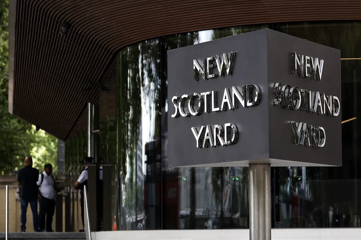 Dos jóvenes acusados de terrorismo relacionado con actos de extrema derecha en Inglaterra