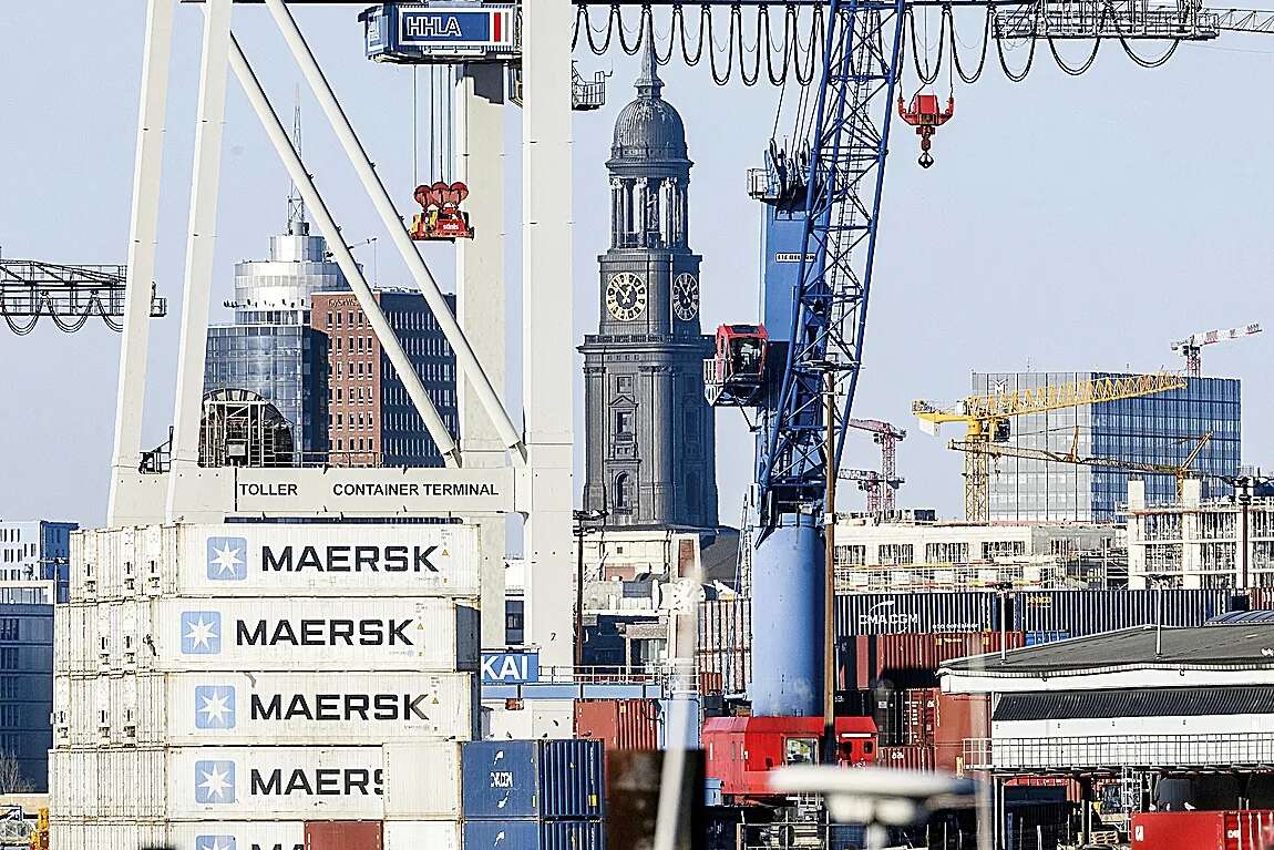 El Gobierno ya advirtió a Bruselas sobre las tasas de emisiones de CO2 para buques y teme nuevos 'casos Maersk': cambiar los puertos de España por Marruecos