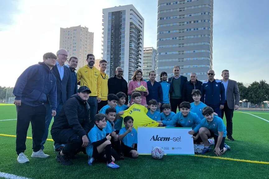 Valencia recupera el primer campo de fútbol tras la dana financiado por el Villarreal