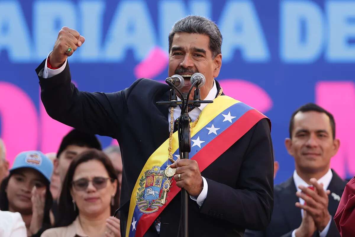 Maduro condecora al torturador Alexander Granko Arteaga durante el Congreso Internacional contra el Fascismo