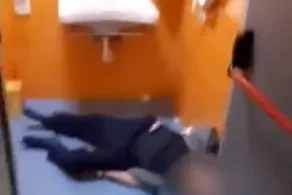 El vdeo de un anciano muerto por Covid en un bao de urgencias desata la indignacin en Italia