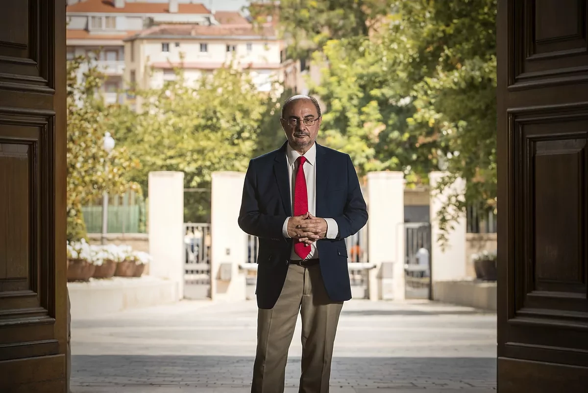 Lambn contradice a Snchez y cita la Constitucin para defender el castellano como lengua oficial