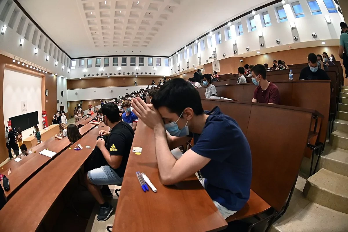 Cela y Castells contemplan que la Selectividad pueda ser virtual este curso si la Covid-19 empeora