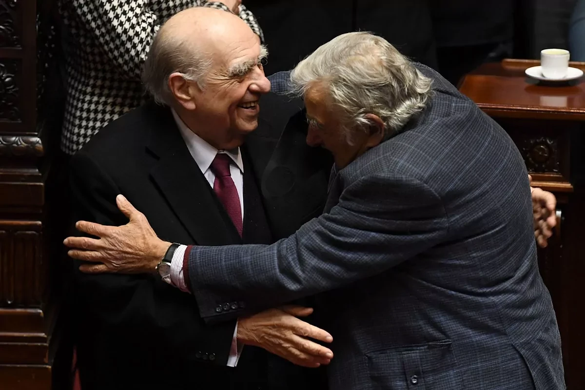 Fin de una era poltica: los ex presidentes Mujica y Sanguinetti se unen para renunciar a sus escaos