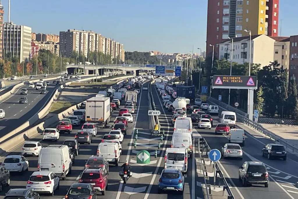 Detenido un camionero por acosar a una familia en carretera hasta llegar a colisionar