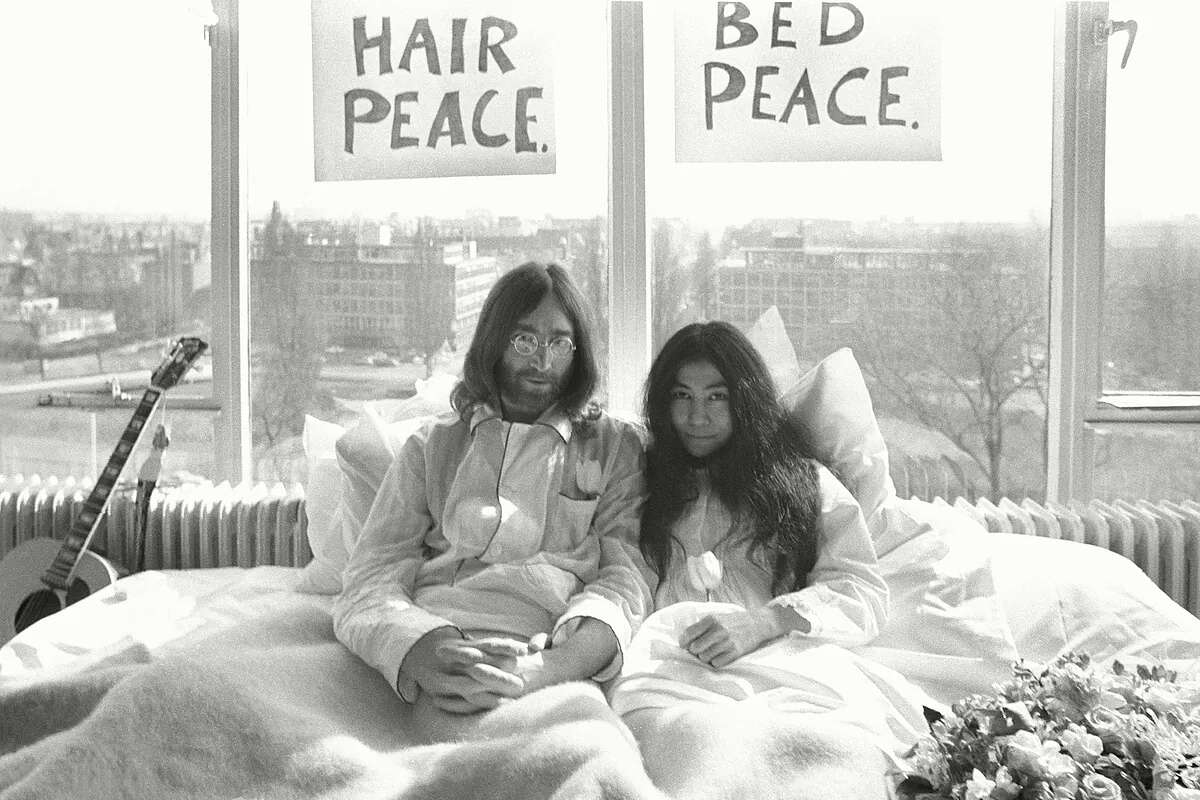 La noche más dura de Yoko Ono: escuchó a John Lennon teniendo 