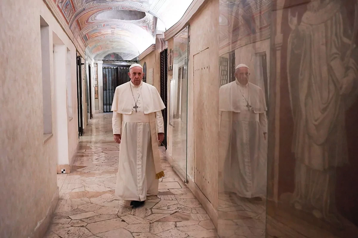 El Vaticano matiza las palabras del Papa sobre los gays: 