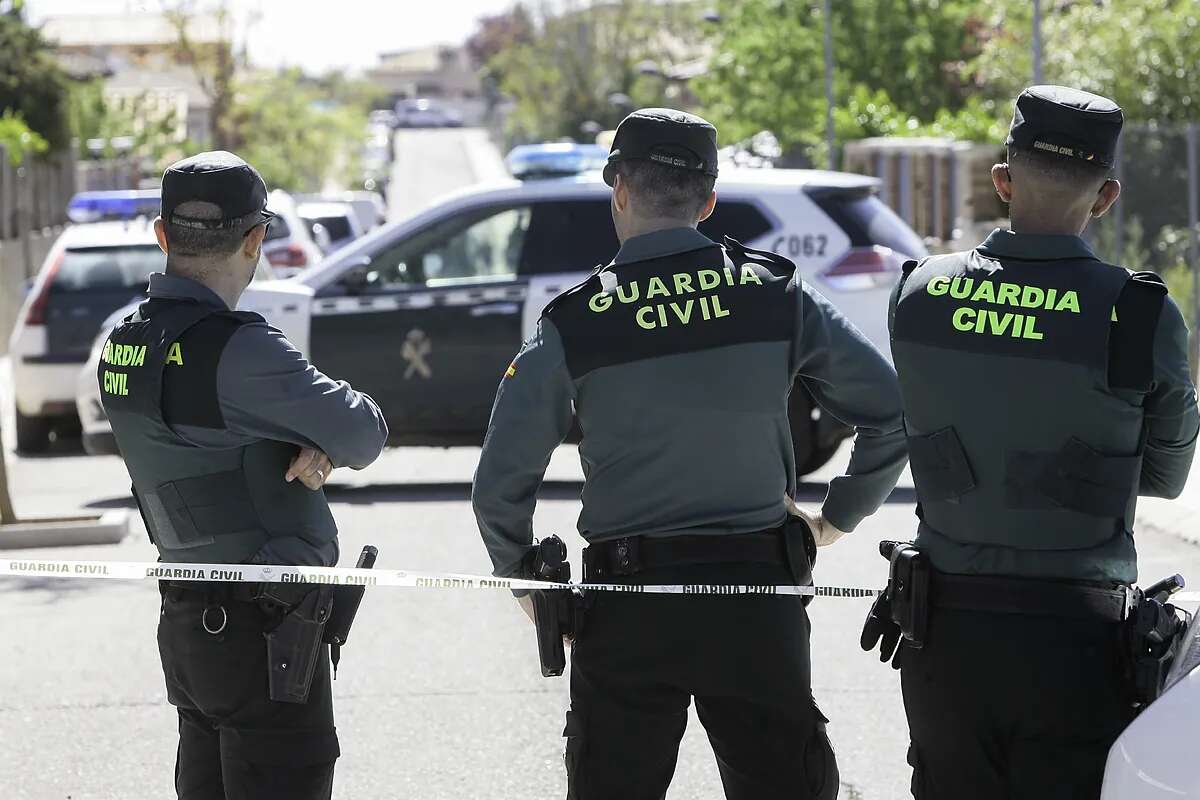 Detenido un hombre de 26 años por apuñalar a su madre en plena calle en Cieza (Murcia)