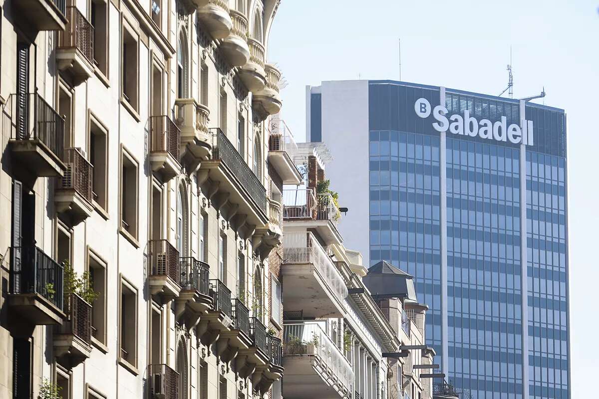 El peor balance para el tejido empresarial catalán en seis años empaña el retorno de Sabadell: 18 empresas huyen cada semana en pleno terremoto fiscal por el cupo