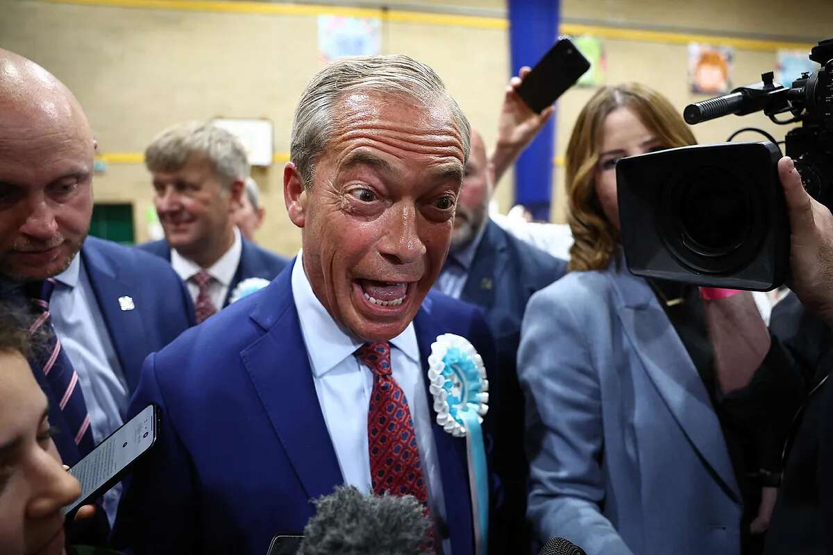 El populista Nigel Farage entra con su pequeña 'Armada' en el Parlamento