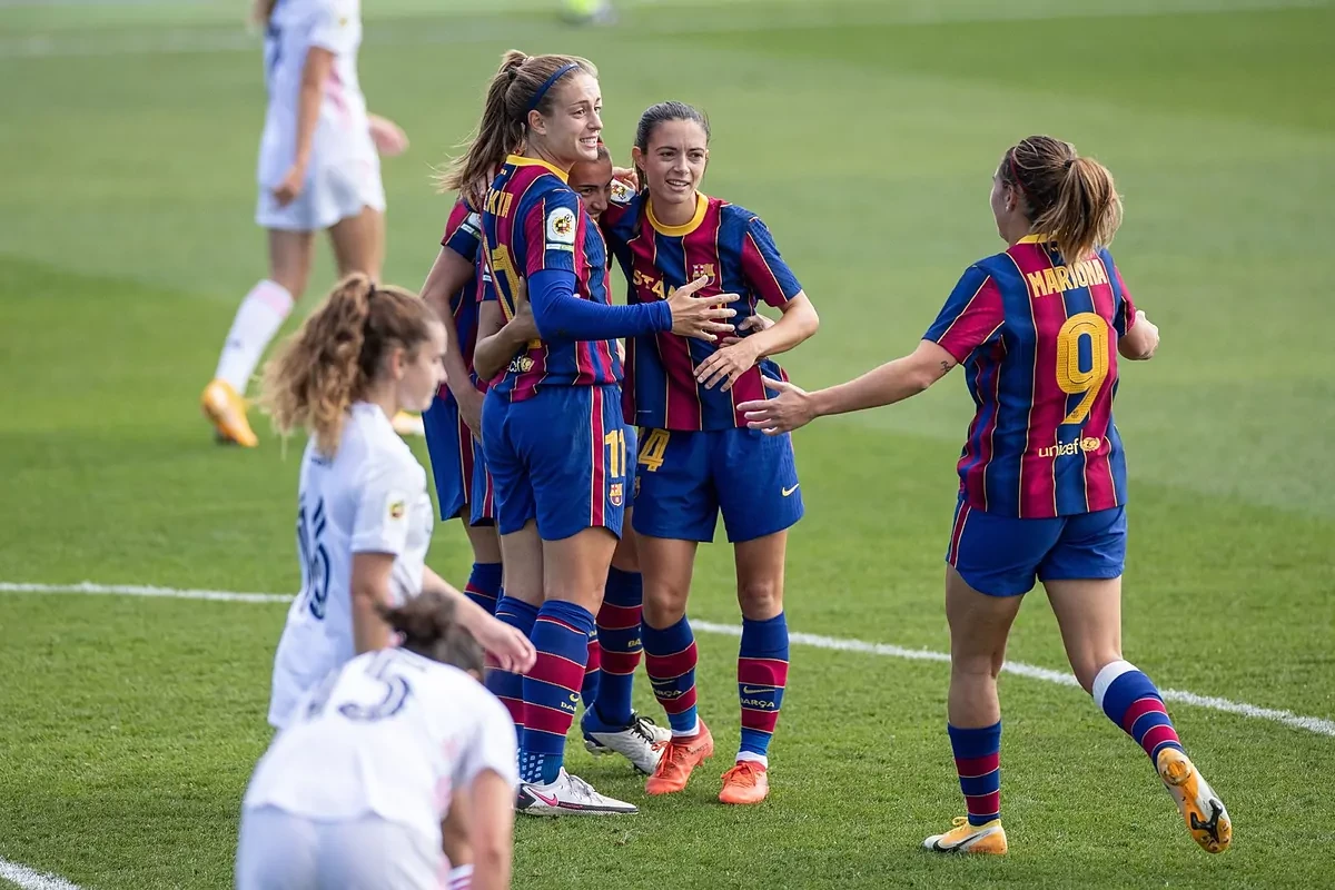 El Barcelona arrasa al Real Madrid en el primer 'Clsico' femenino de la historia