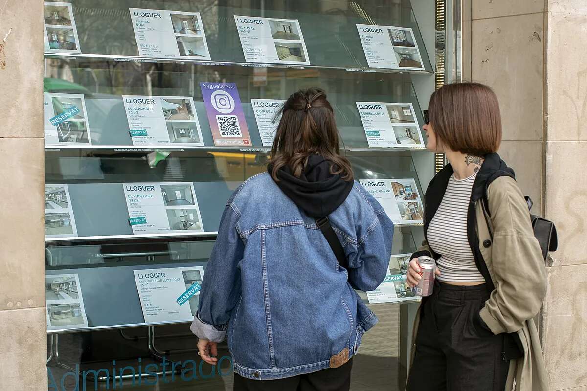 La crisis de la vivienda se ceba con los jóvenes: el 87% comparte piso y el 30% sigue necesitando ayuda para pagar el alquiler