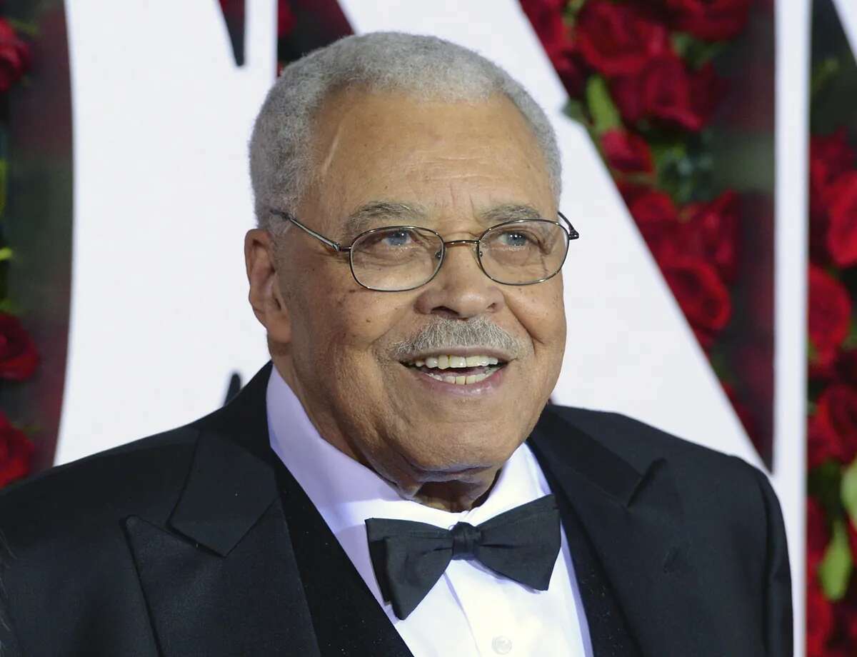 Muere el mítico actor de doblaje, James Earl Jones, voz de Darth Vader y Mufasa en 'El Rey León'