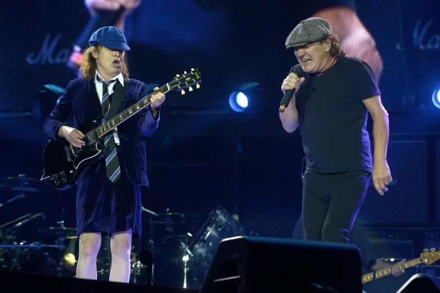 Nueva cancin de AC/DC y regreso de Brian Johnson