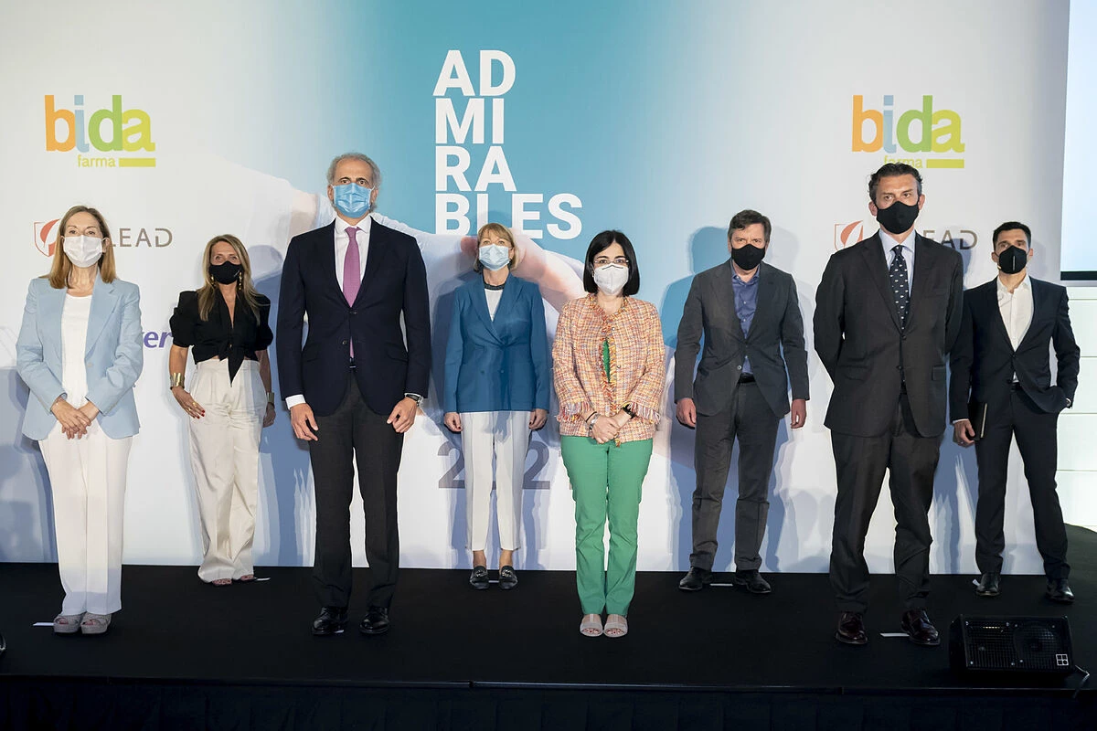 Homenaje a los profesionales sanitarios por su labor admirable