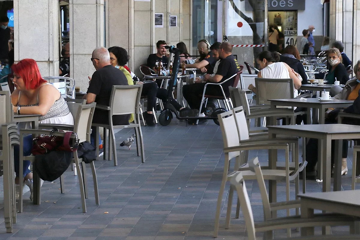 La ZAS de las Tascas fuerza a reducir terraza a la hostelera de la plaza Santa Clara de Castelln