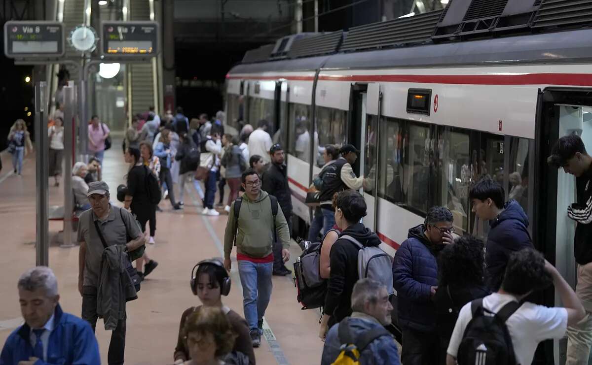 Renfe avisa: desde este jueves no se podrán comprar abonos gratuitos ni billetes con descuento